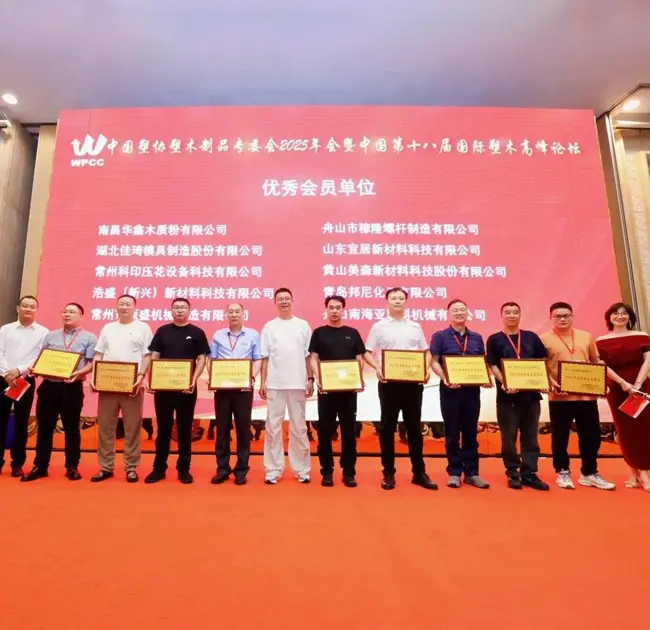 Focus in 18th Sinarum Wood Plastics Culmen Forum: Zhoushan Nanhaiya apparuit in colloquio ut unus Sinarum amplissimae cochleae dolia geminis conicis pro WPC praebuissent.
