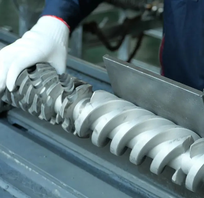 Cur lineae nigrae saepe in extruder apparent? Articulus hic te docet quomodo cito determinet utrum problema cum dolio vel stupra causatur.